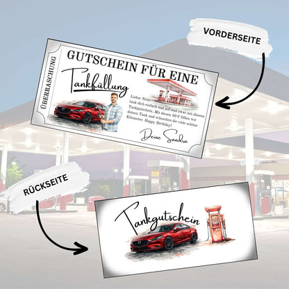 Tankgutschein für eine Tankfüllung mit rotem Mazda, Vorder- und Rückseite des Gutscheins.